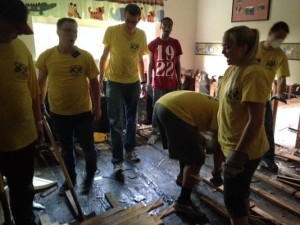 Mormon Helping Hands help with disaster relief after Houston flooding
